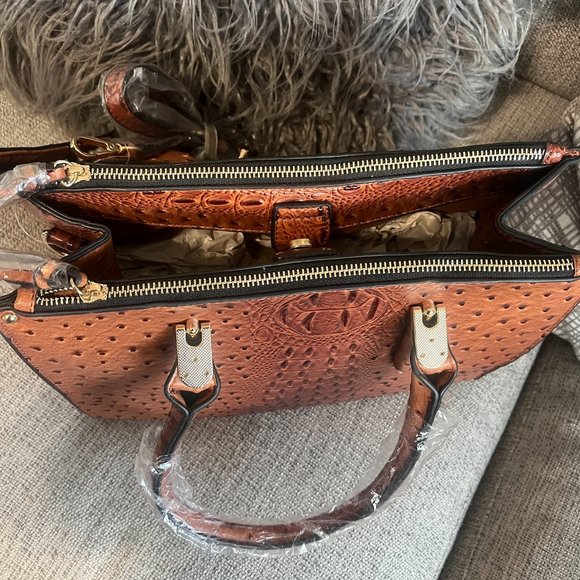 Ostrich Handbag and Clutch-Unbranded - Picture 5 of 14